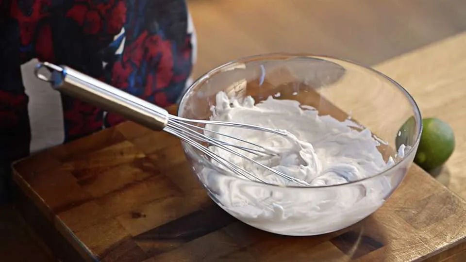 Jak zrobić wegańską bitą śmietanę?